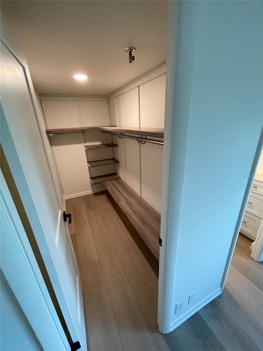 400 COLONIAL DRIVE — photo 21 of 33