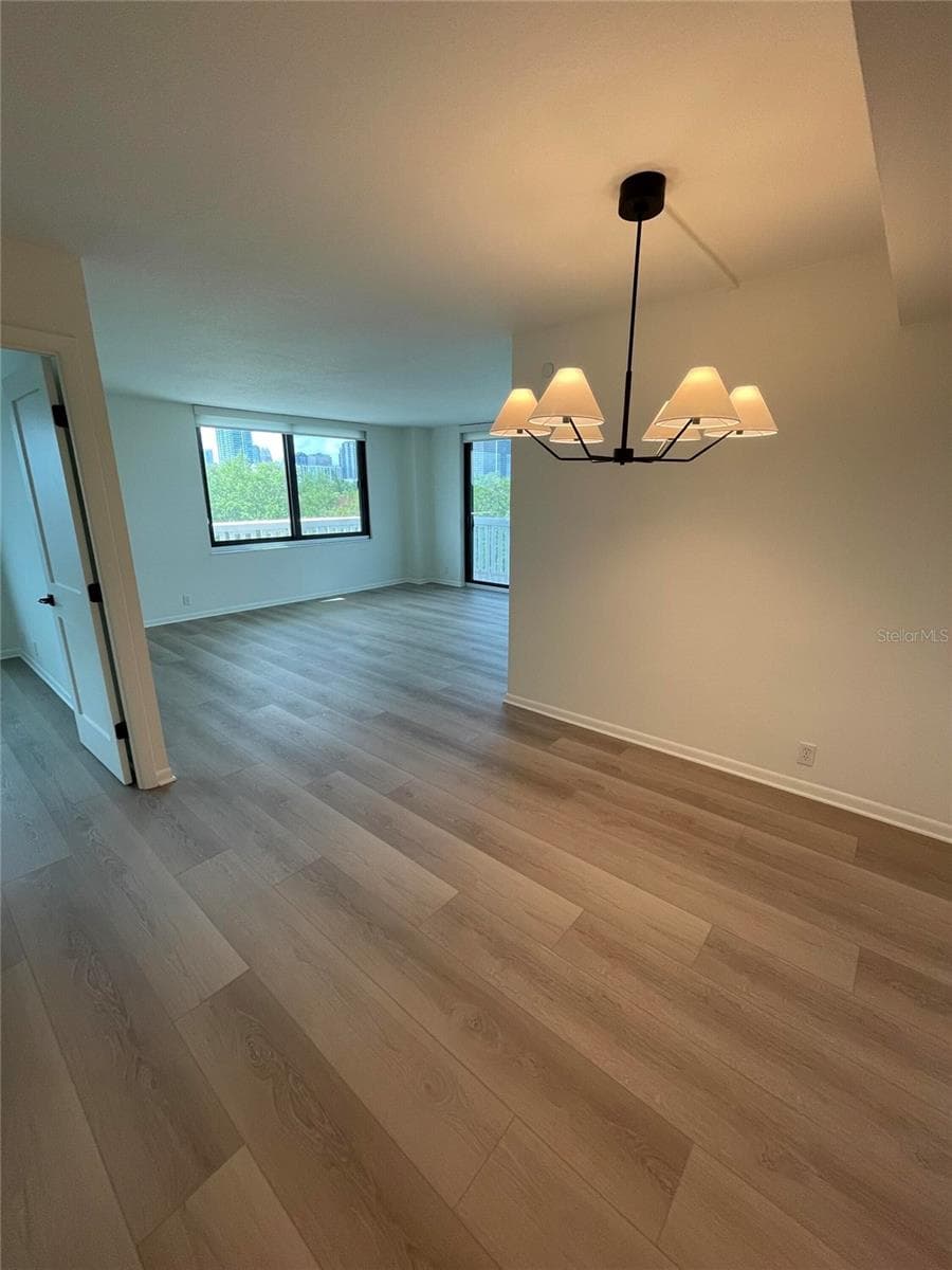 400 COLONIAL DRIVE — photo 14 of 33