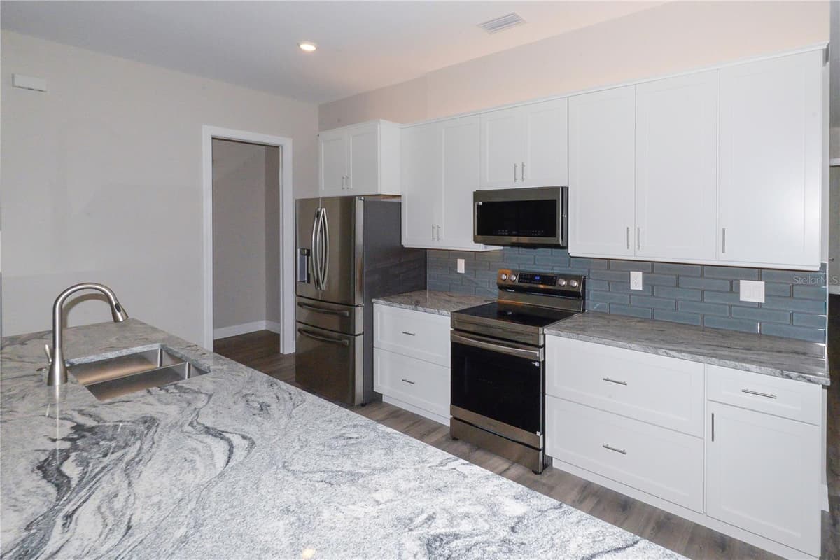 26082 PAYSANDU DRIVE — photo 11 of 34