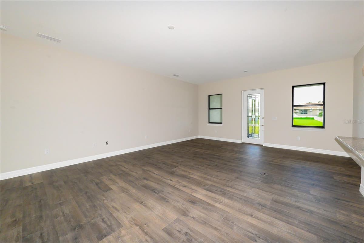 26082 PAYSANDU DRIVE — photo 7 of 34