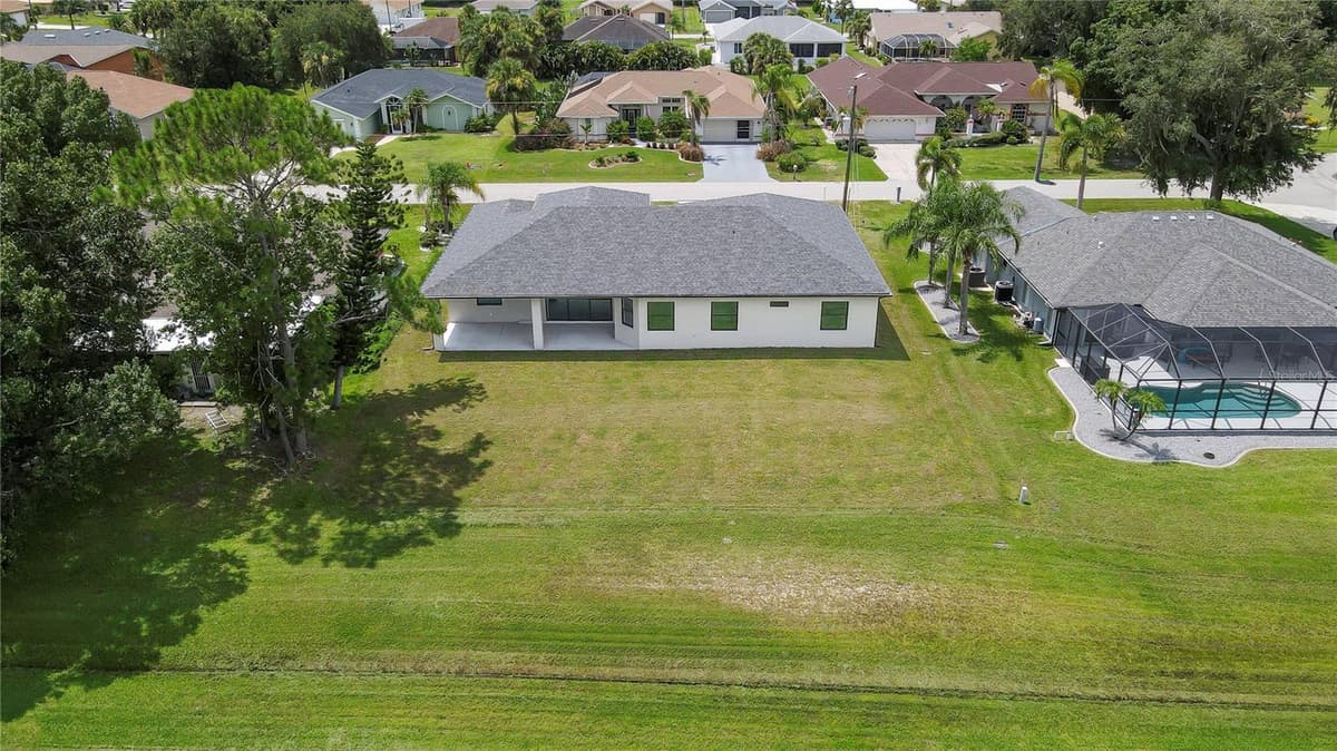 26082 PAYSANDU DRIVE — photo 3 of 34