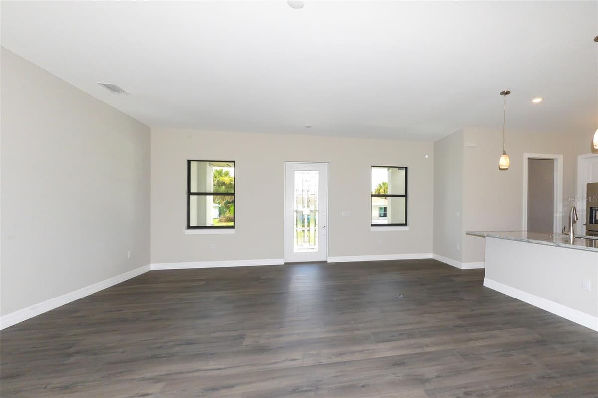 26082 PAYSANDU DRIVE — photo 5 of 34
