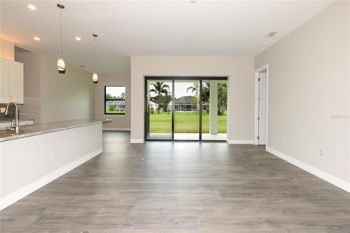 26082 PAYSANDU DRIVE — photo 6 of 34