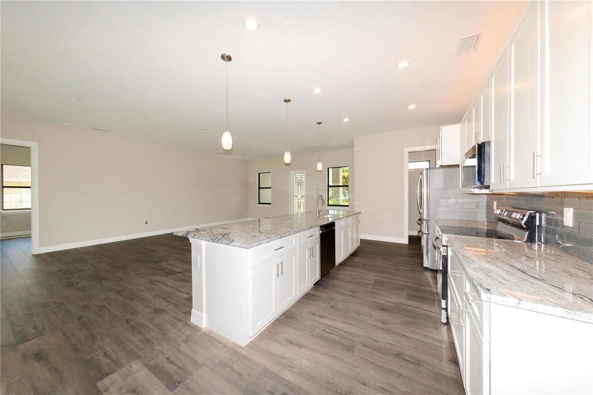 26082 PAYSANDU DRIVE — photo 10 of 34