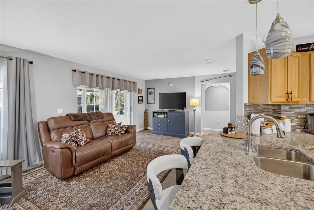 8141 80TH TERRACE — photo 4 of 22