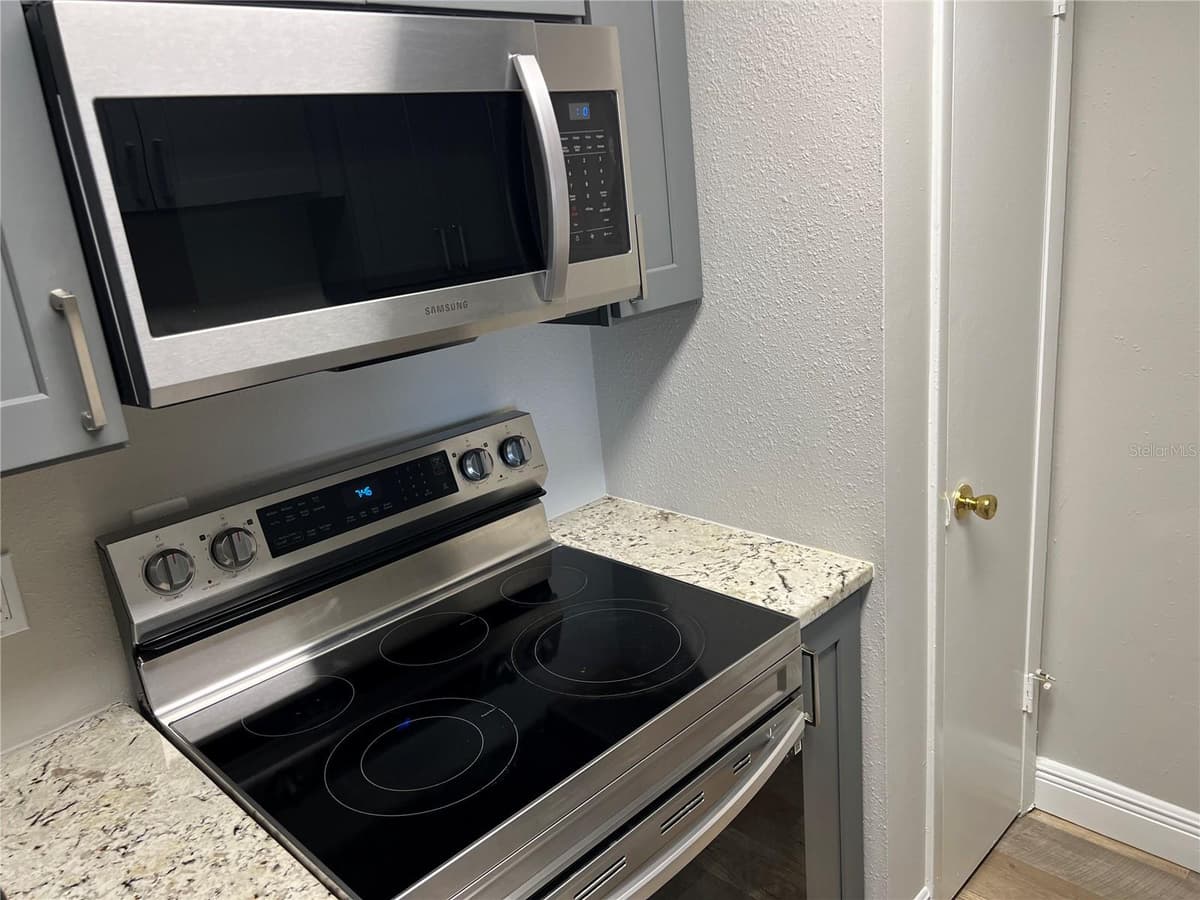 208 RED CEDAR PLACE — photo 17 of 21