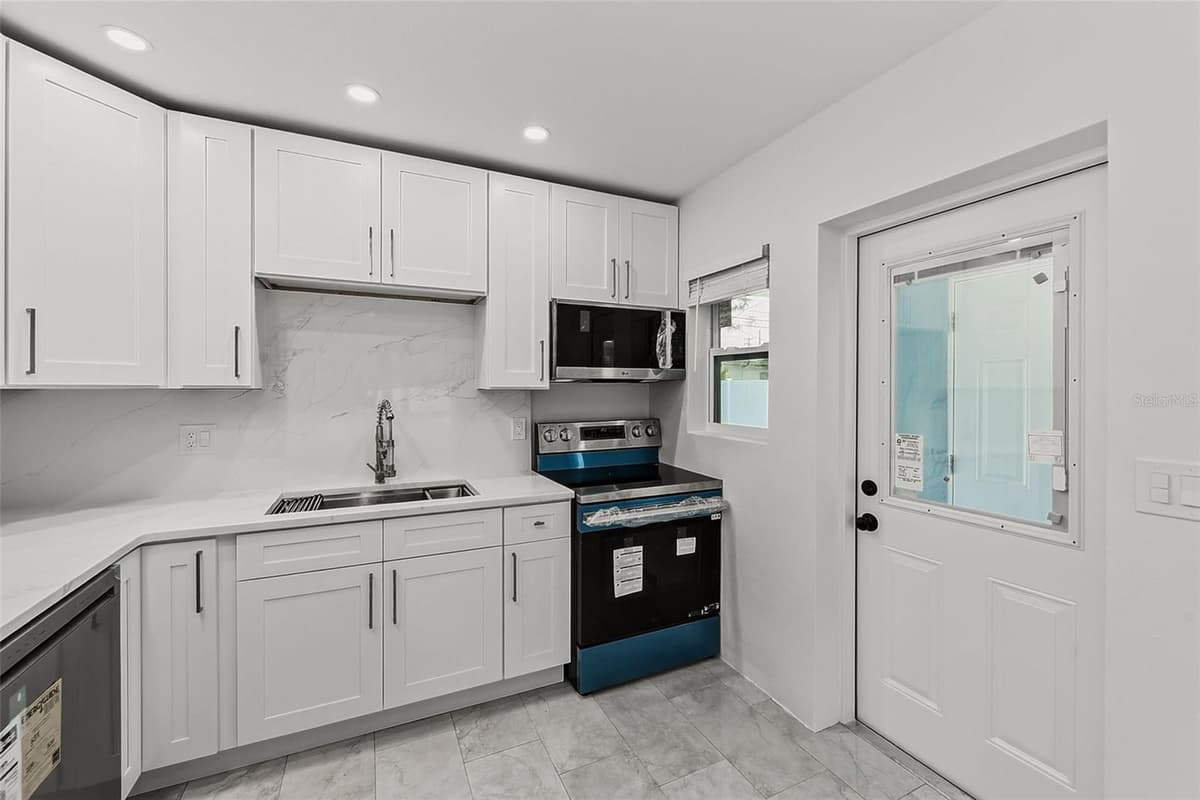 2425 BAYWOOD DRIVE — photo 16 of 44