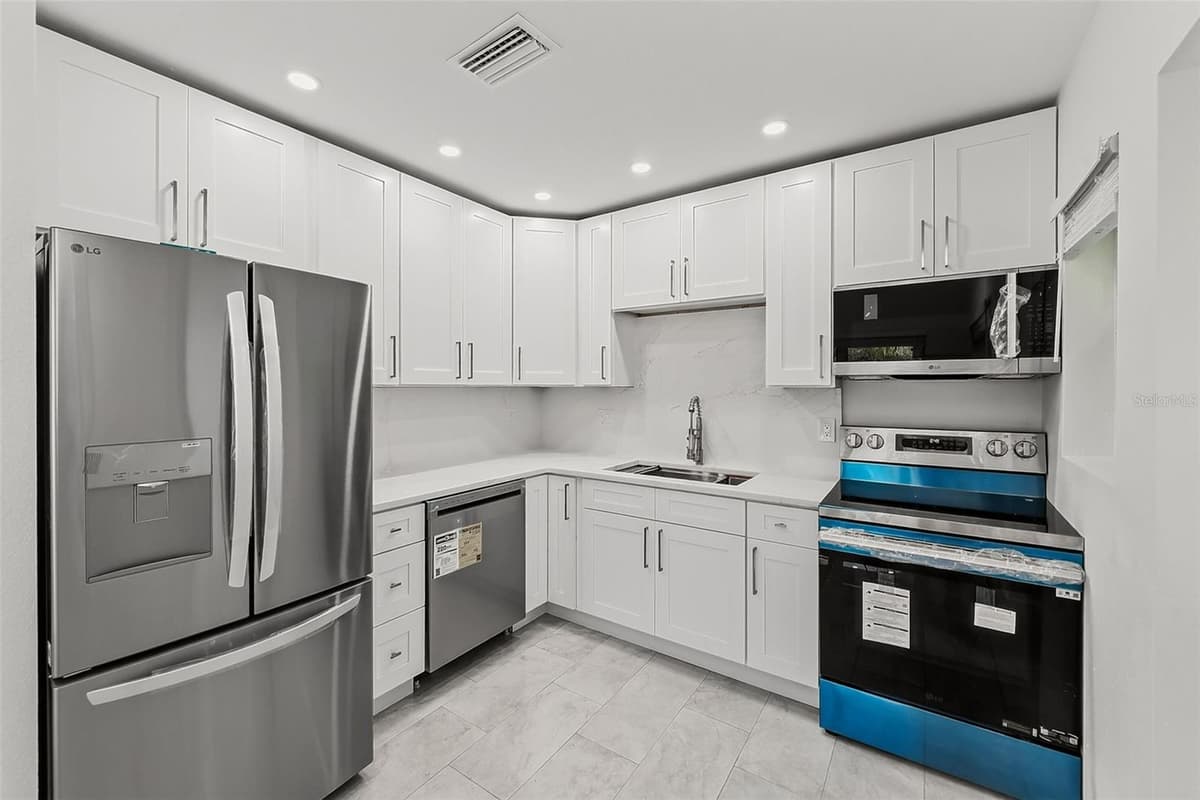 2425 BAYWOOD DRIVE — photo 15 of 44