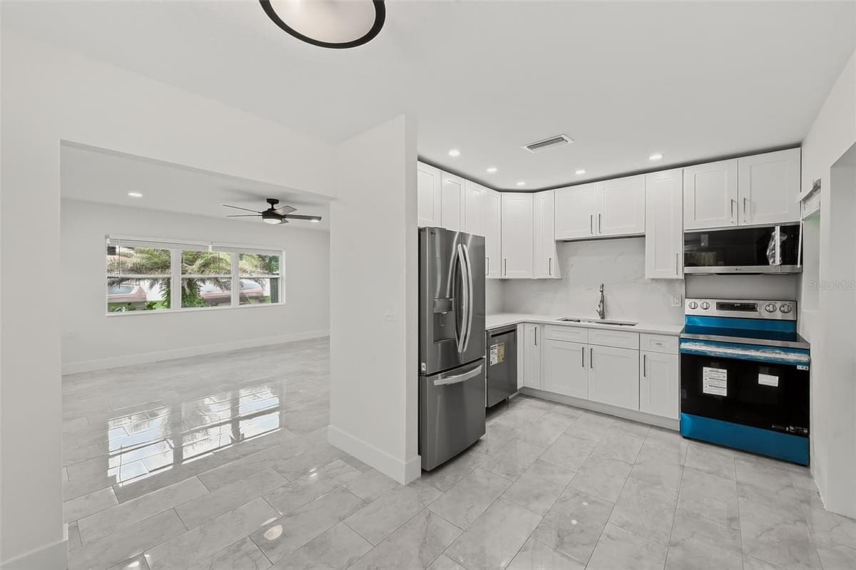2425 BAYWOOD DRIVE — photo 12 of 44