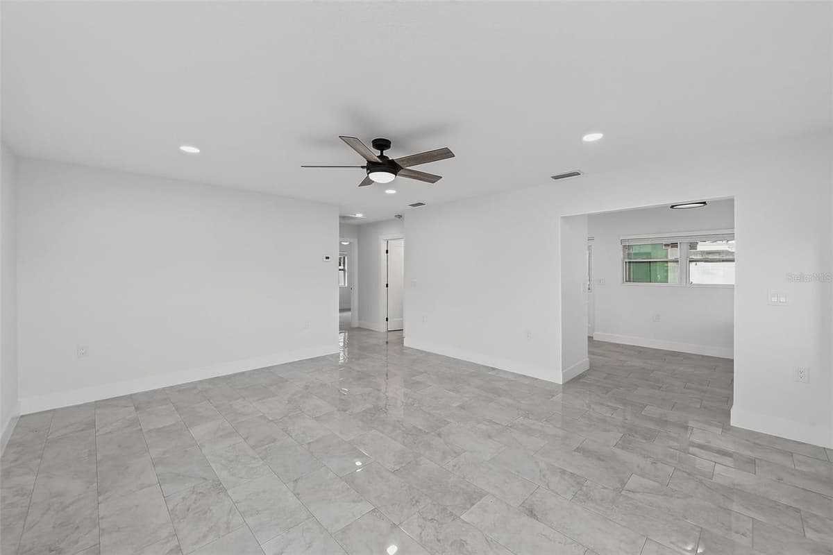 2425 BAYWOOD DRIVE — photo 9 of 44