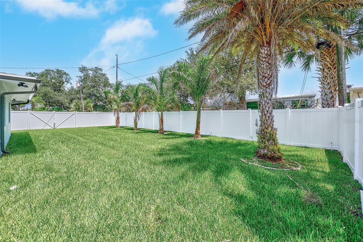 2425 BAYWOOD DRIVE — photo 33 of 44