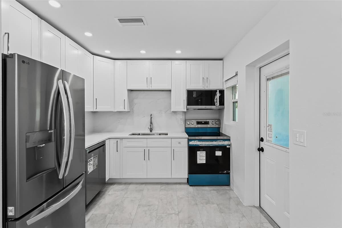 2425 BAYWOOD DRIVE — photo 14 of 44