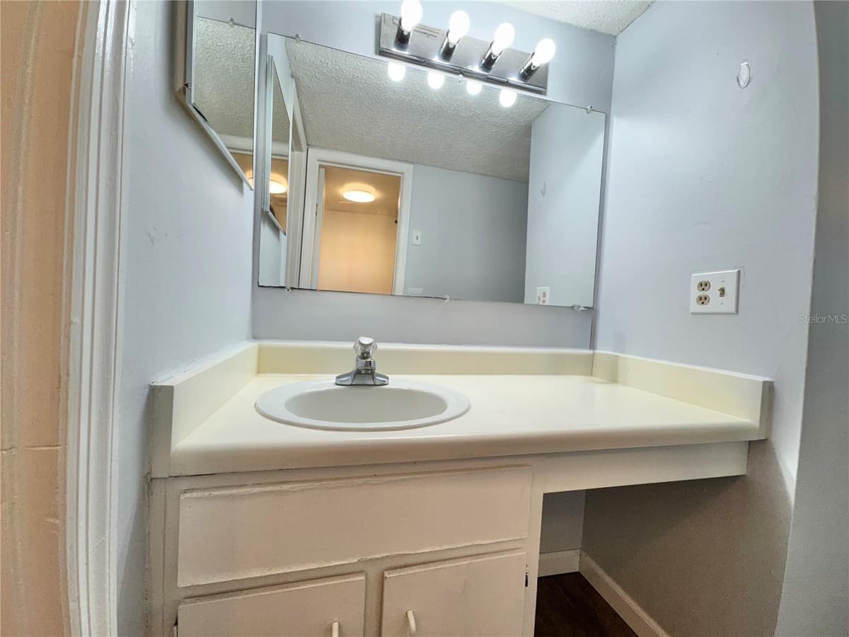 551 FLEMMING WAY — photo 9 of 14