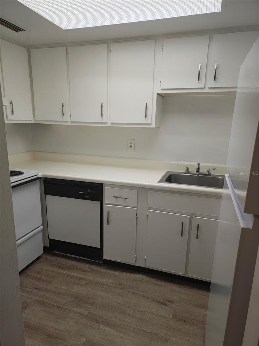 551 FLEMMING WAY — photo 5 of 14