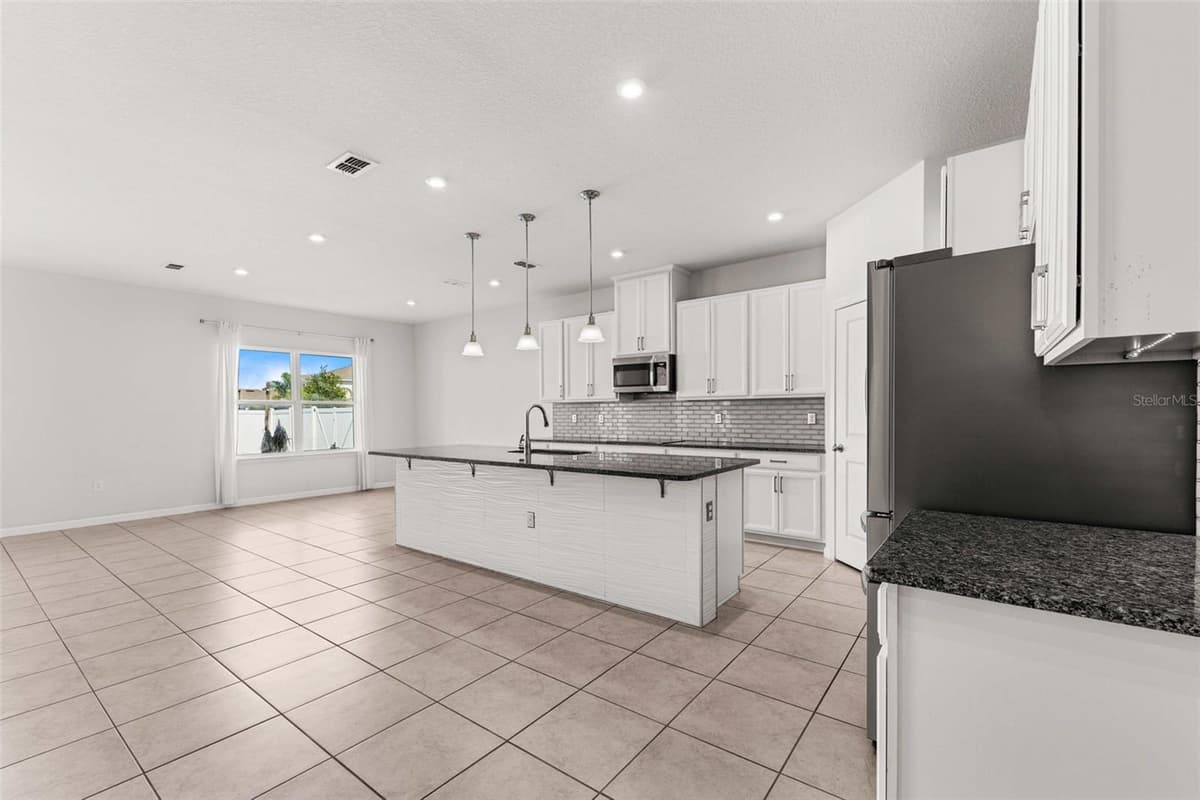 100 LAVENNA AVENUE — photo 13 of 37