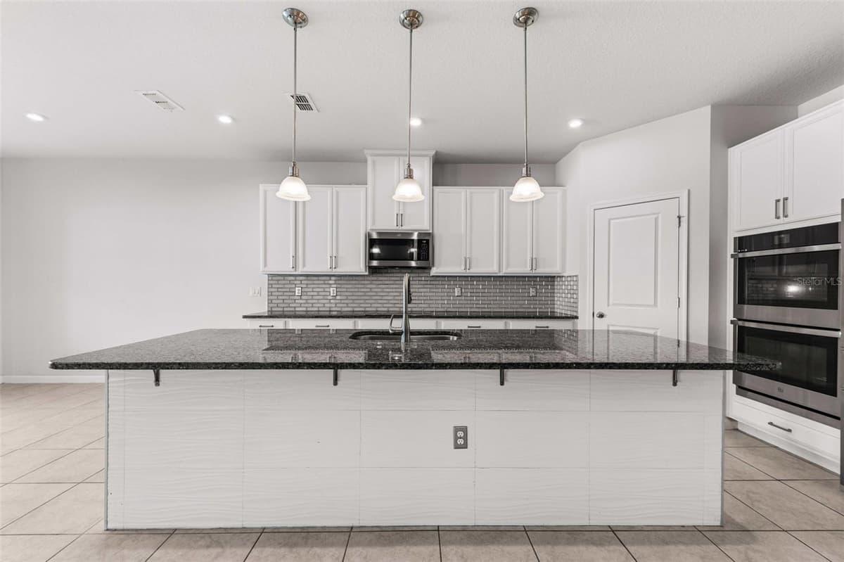 100 LAVENNA AVENUE — photo 12 of 37