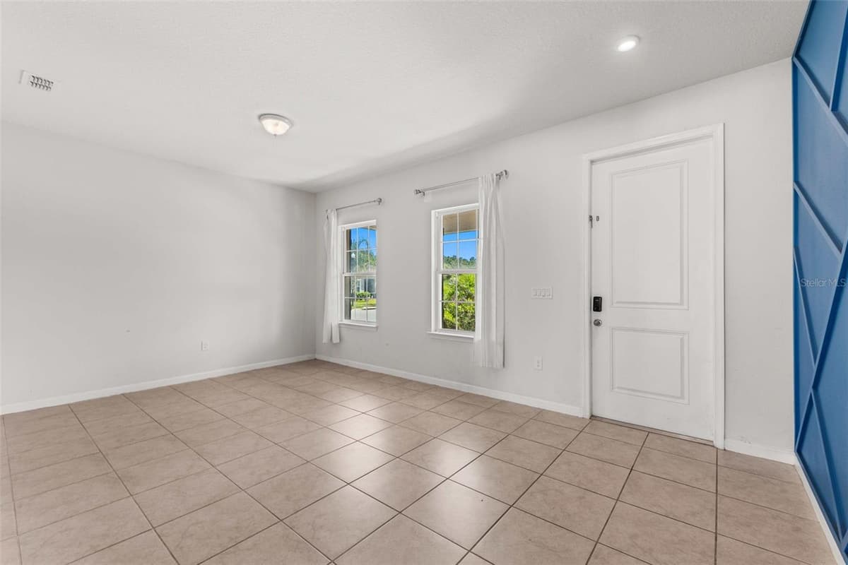100 LAVENNA AVENUE — photo 18 of 37