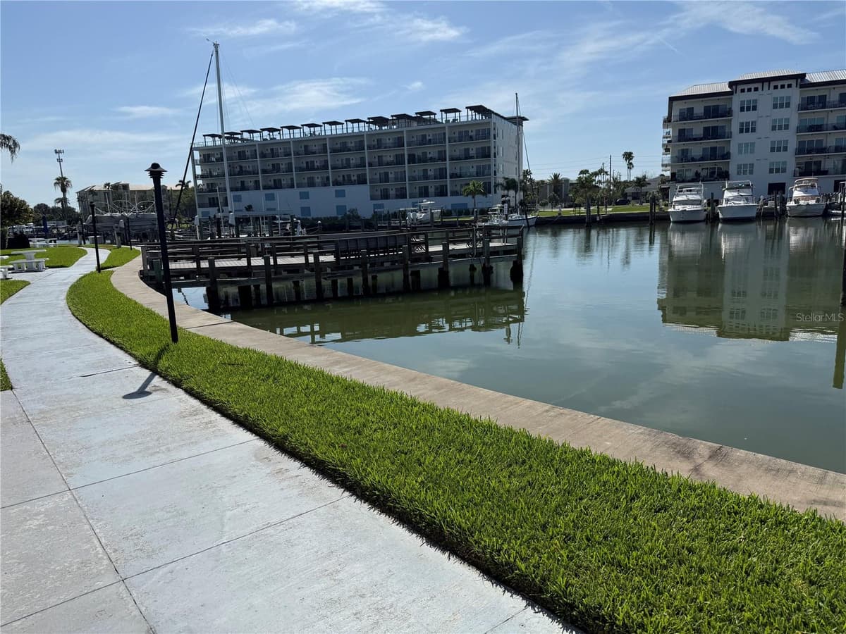 179 MEDALLION BOULEVARD — photo 5 of 37