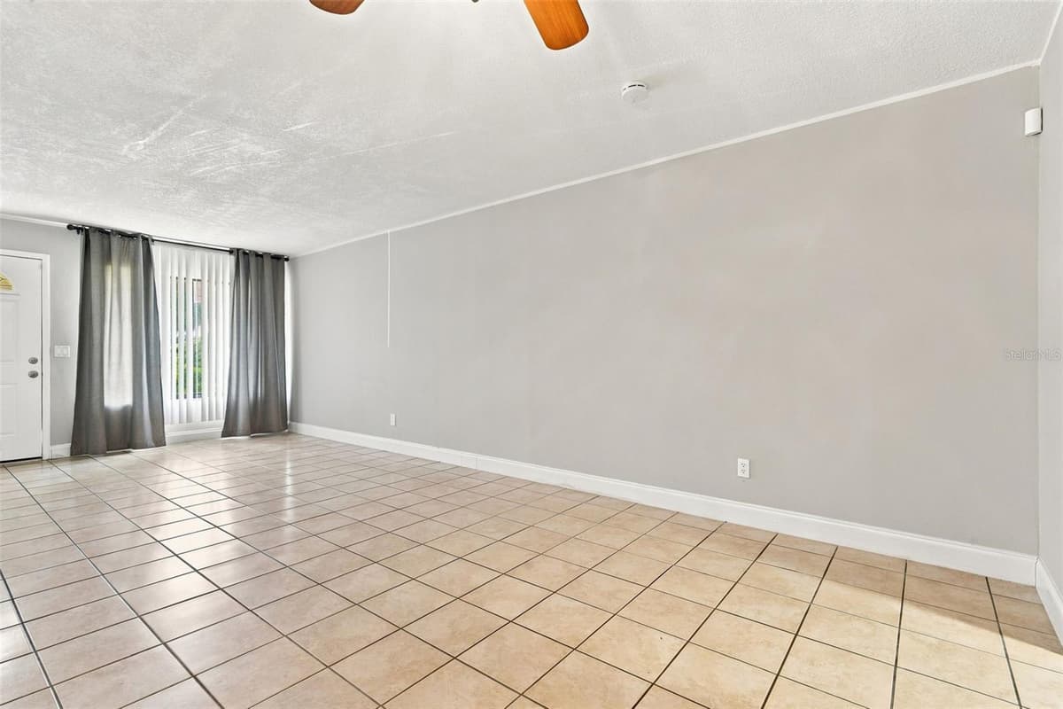 605 NORTHLAKE BOULEVARD — photo 33 of 36