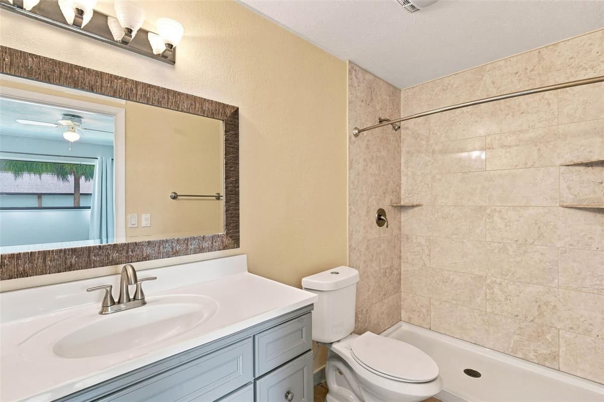 605 NORTHLAKE BOULEVARD — photo 18 of 36