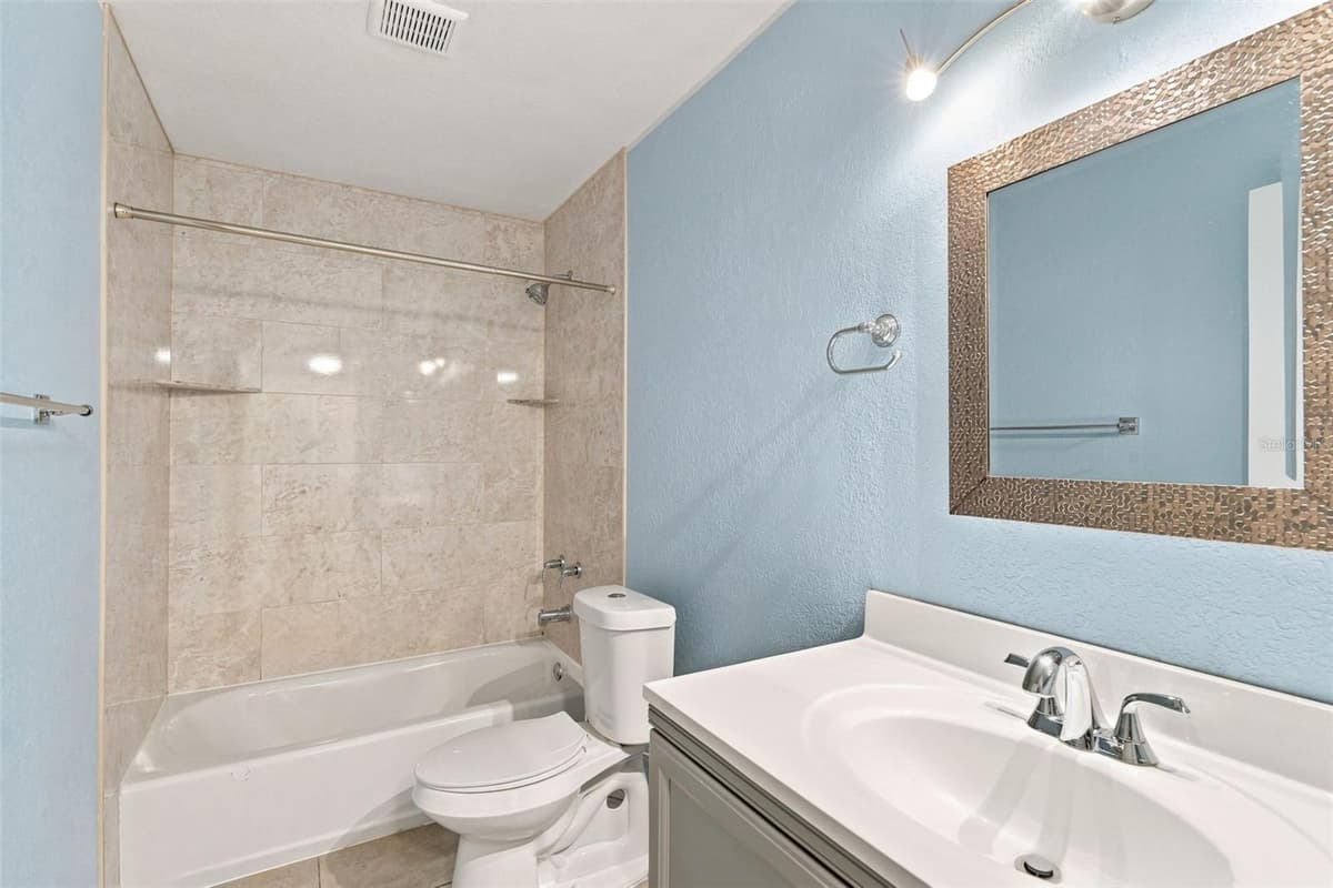 605 NORTHLAKE BOULEVARD — photo 26 of 36