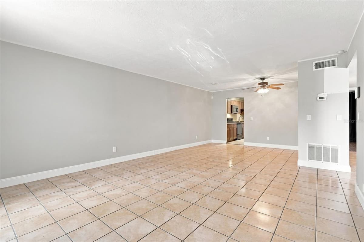 605 NORTHLAKE BOULEVARD — photo 31 of 36
