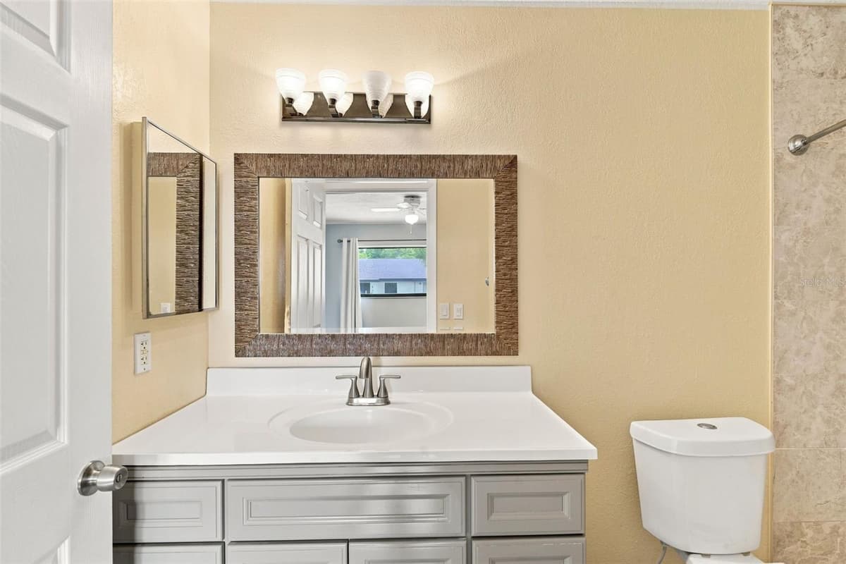 605 NORTHLAKE BOULEVARD — photo 19 of 36