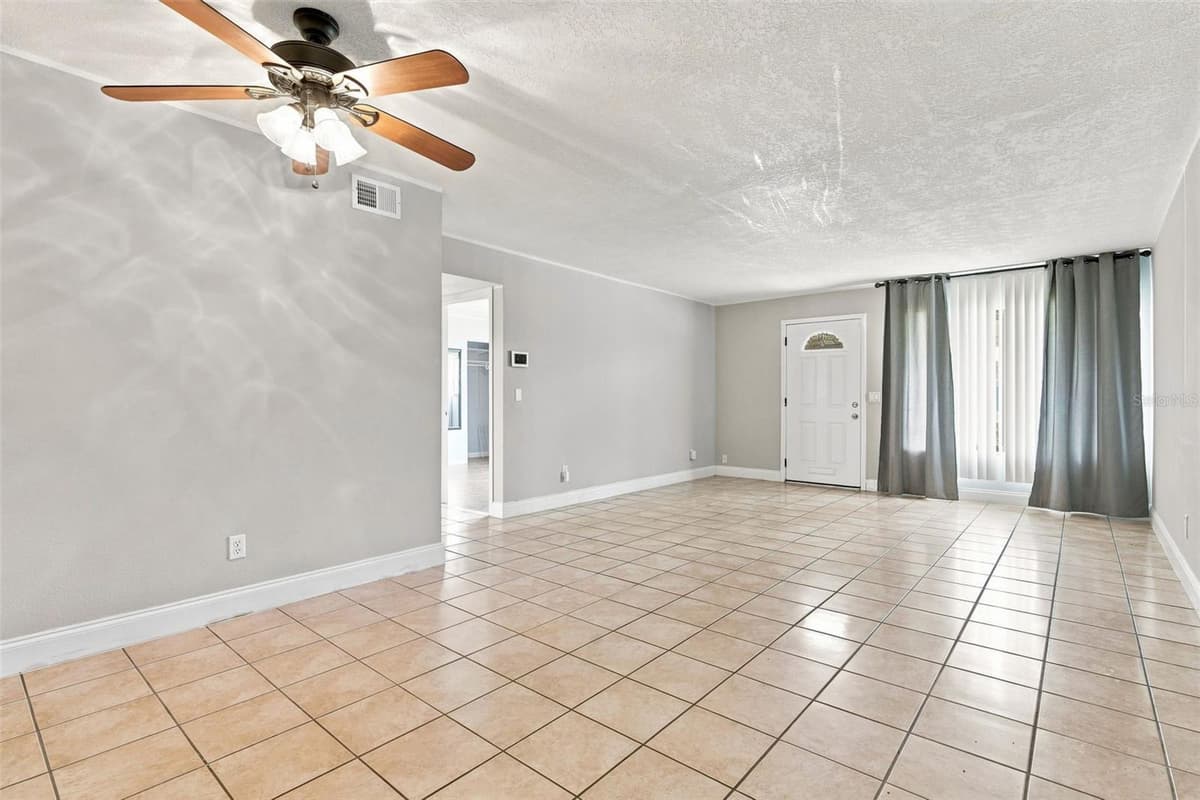 605 NORTHLAKE BOULEVARD — photo 32 of 36