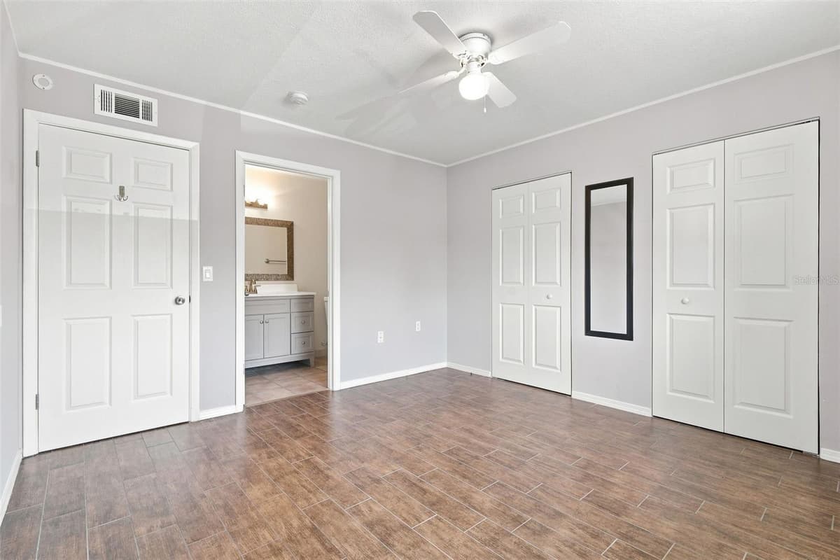 605 NORTHLAKE BOULEVARD — photo 17 of 36