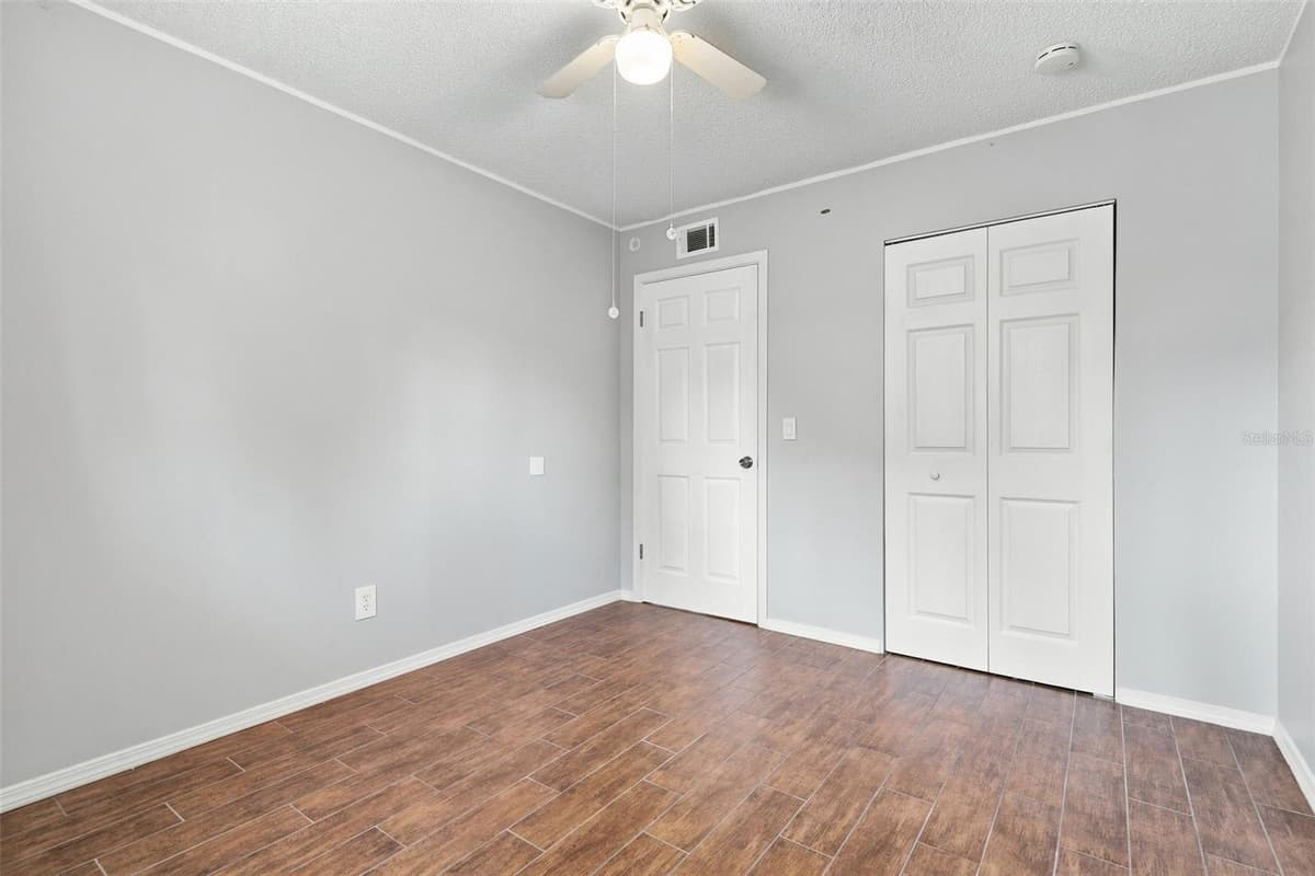 605 NORTHLAKE BOULEVARD — photo 25 of 36