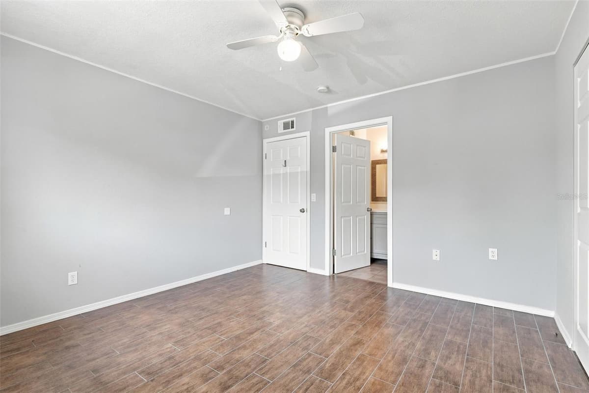 605 NORTHLAKE BOULEVARD — photo 15 of 36