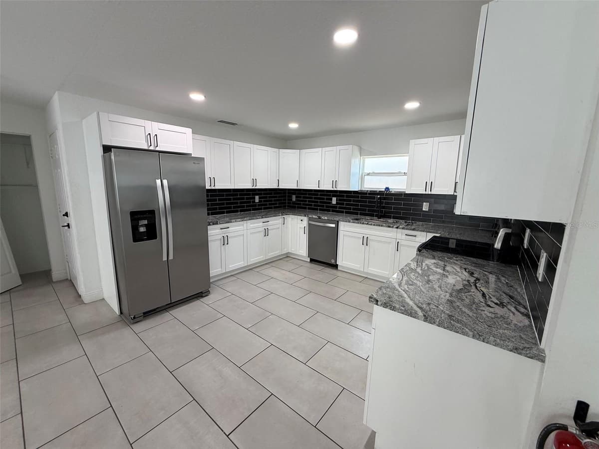5112 PACIFIC AVENUE — photo 6 of 20