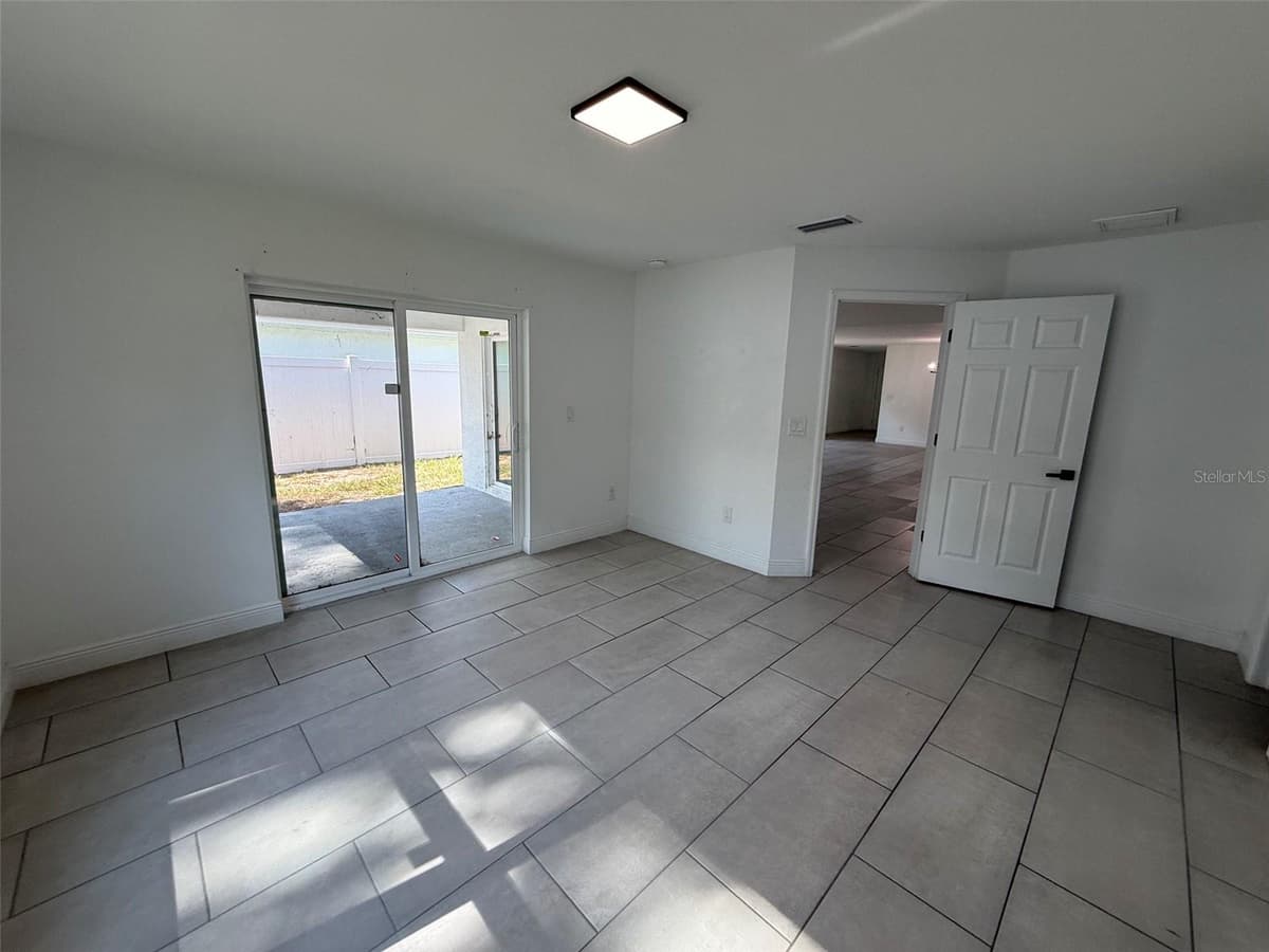 5112 PACIFIC AVENUE — photo 9 of 20