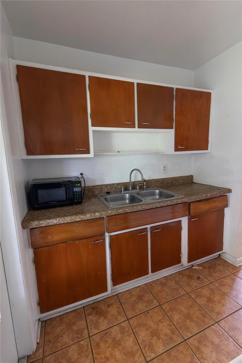 8338 BUMFORD AVENUE — photo 15 of 25