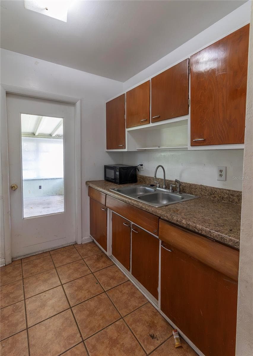 8338 BUMFORD AVENUE — photo 16 of 25