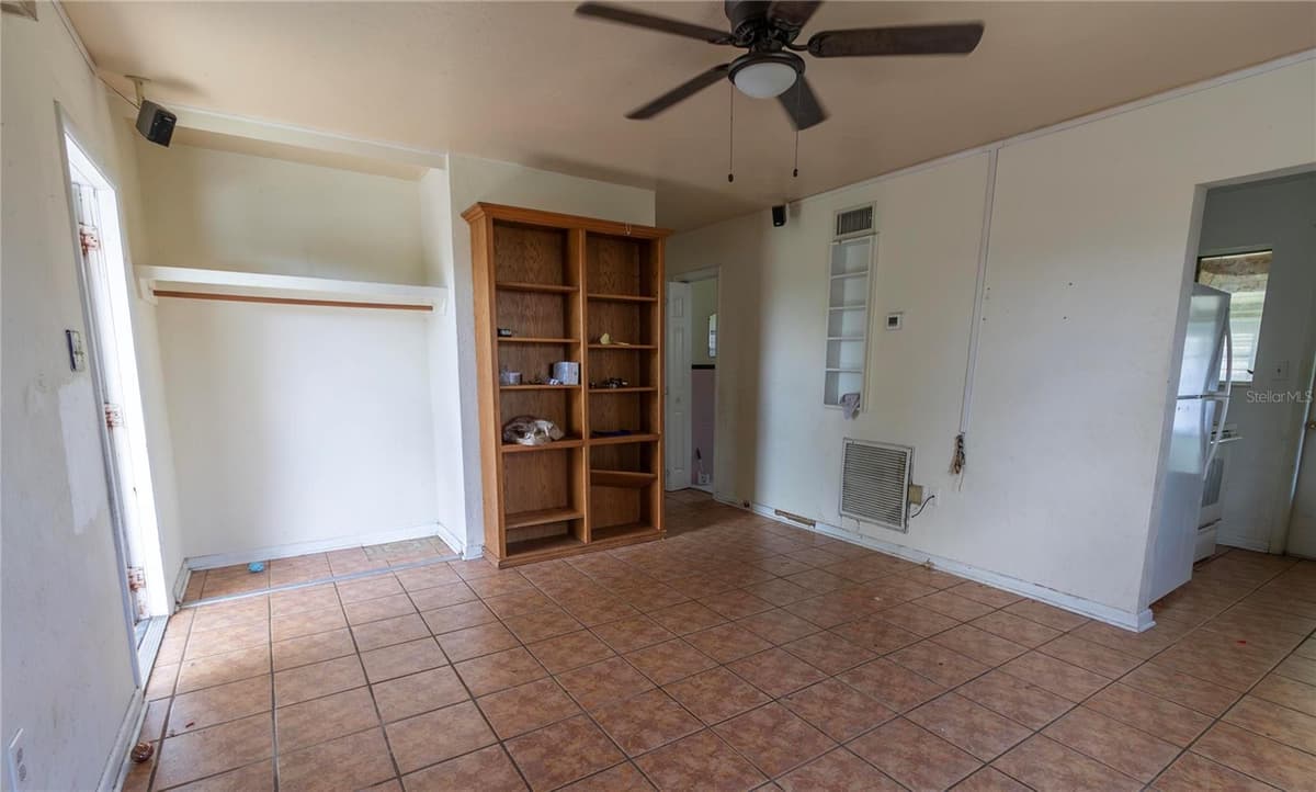 8338 BUMFORD AVENUE — photo 13 of 25