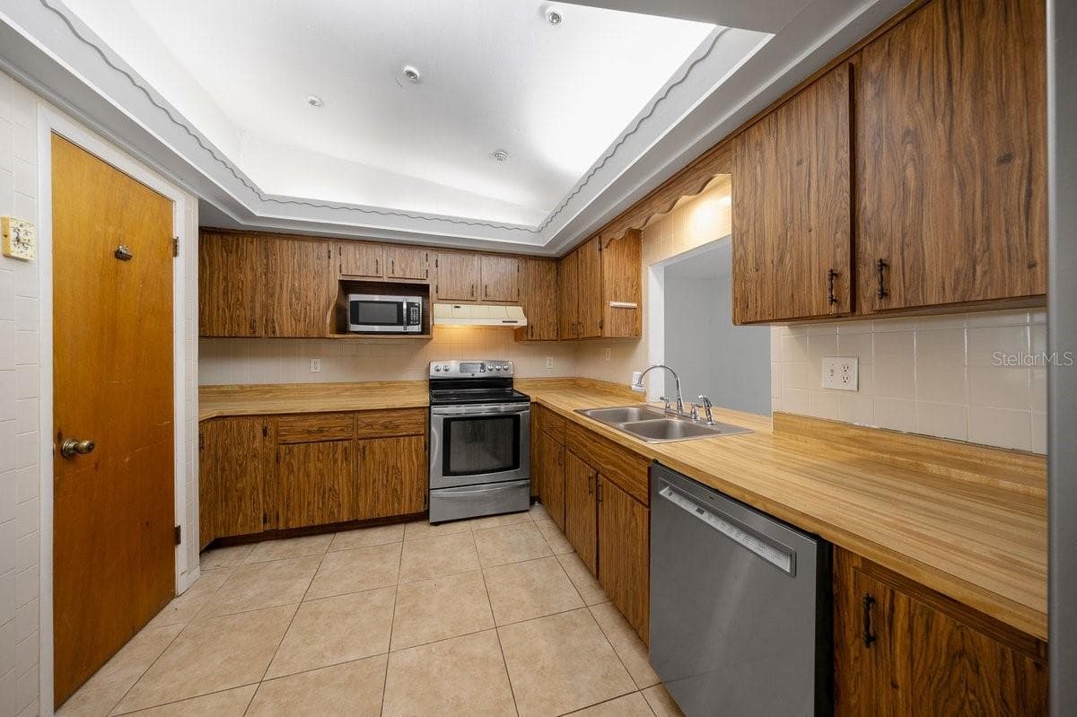 11318 CIRCLE WAY — photo 13 of 40