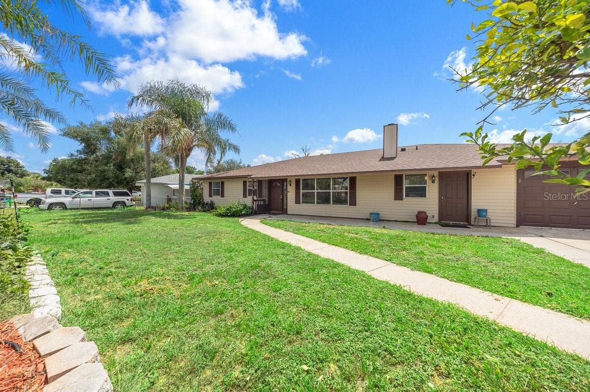 11318 CIRCLE WAY — photo 3 of 40