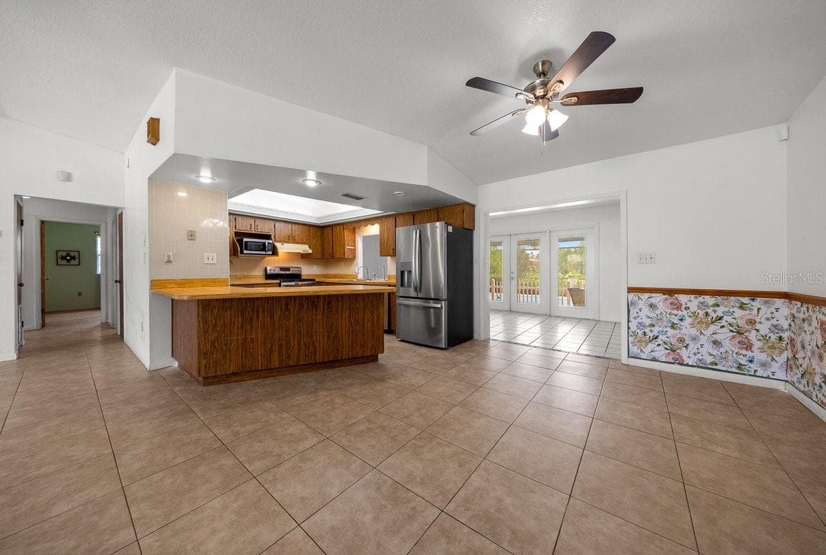 11318 CIRCLE WAY — photo 9 of 40