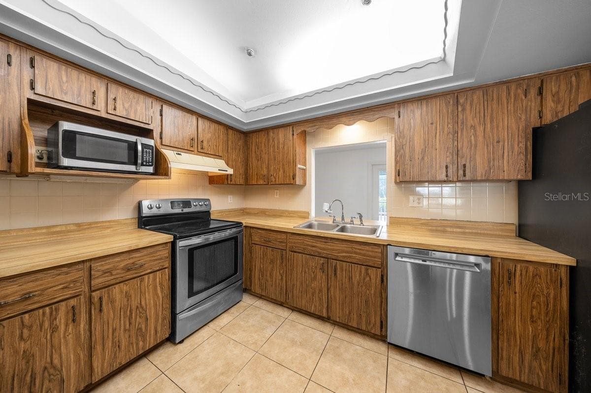 11318 CIRCLE WAY — photo 15 of 40