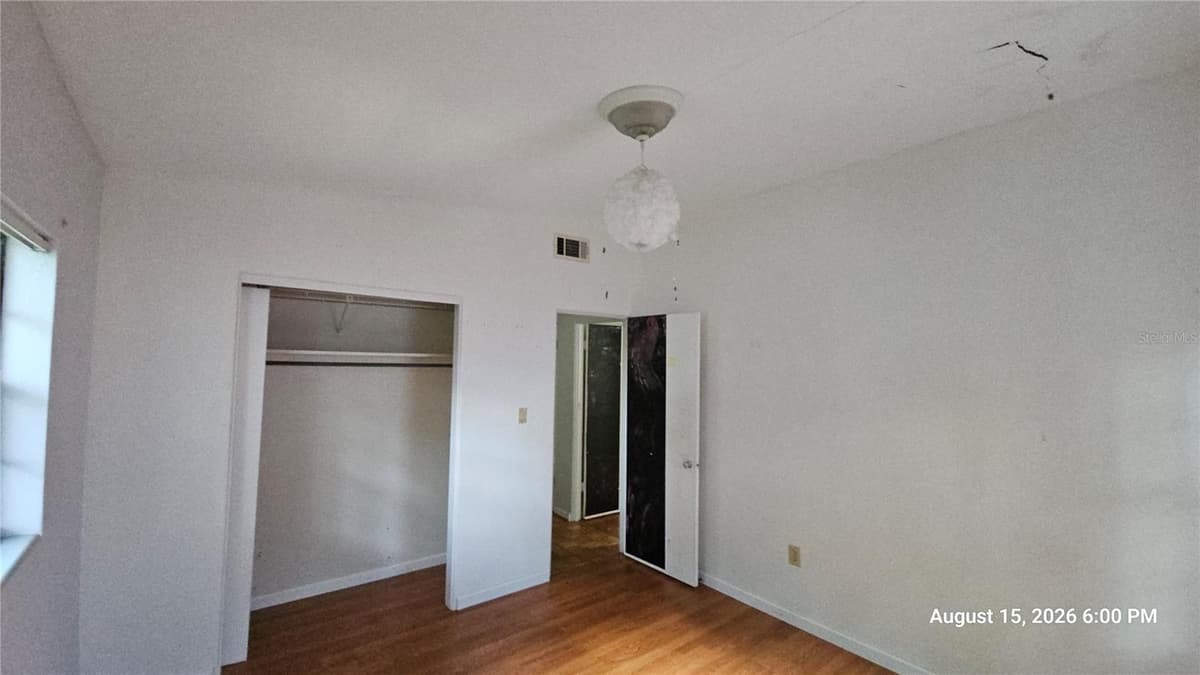 218 OJIBWAY AVENUE — photo 22 of 28