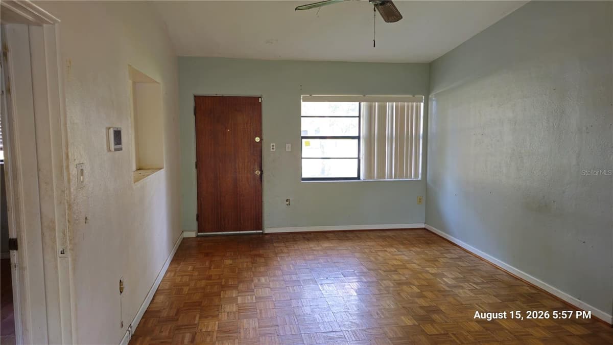 218 OJIBWAY AVENUE — photo 6 of 28