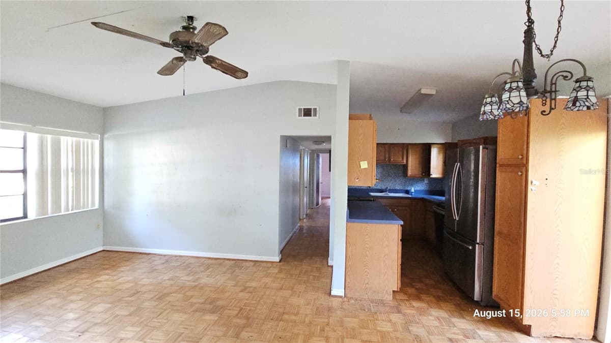 218 OJIBWAY AVENUE — photo 7 of 28
