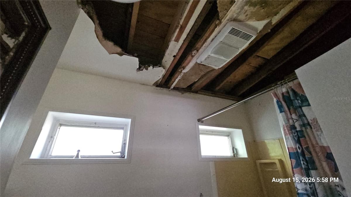 218 OJIBWAY AVENUE — photo 13 of 28