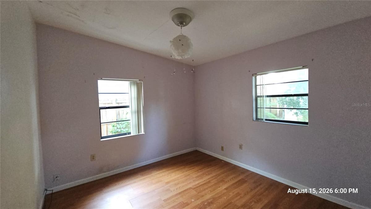 218 OJIBWAY AVENUE — photo 21 of 28
