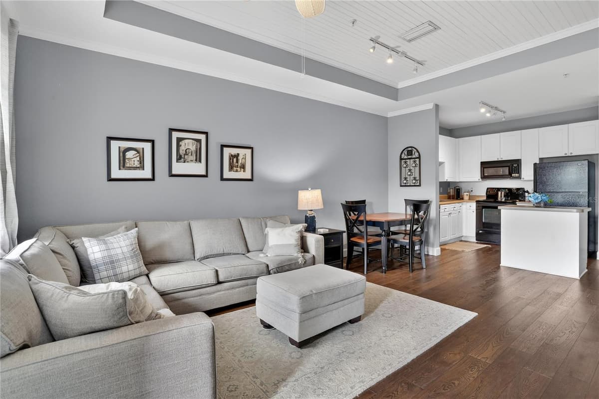 4221 SPRUCE STREET — photo 10 of 23