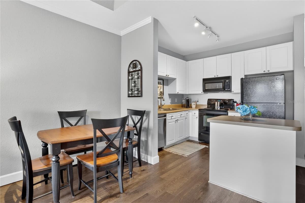 4221 SPRUCE STREET — photo 7 of 23