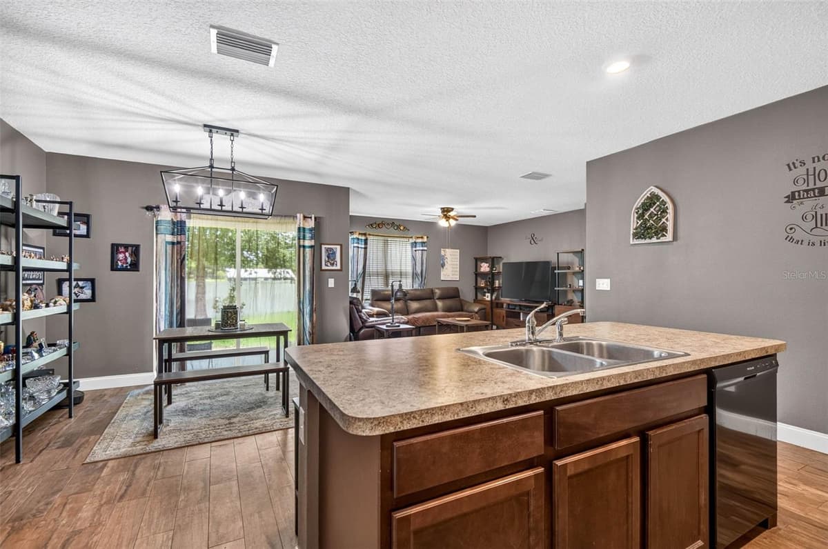 35900 HILLBROOK AVENUE — photo 12 of 43