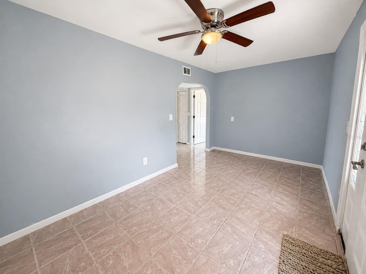 4824 LIMESTONE DRIVE — photo 2 of 23