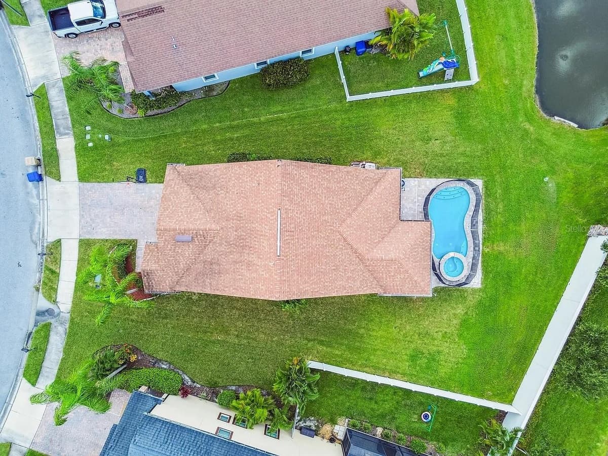 11714 LAKE BOULEVARD — photo 2 of 43